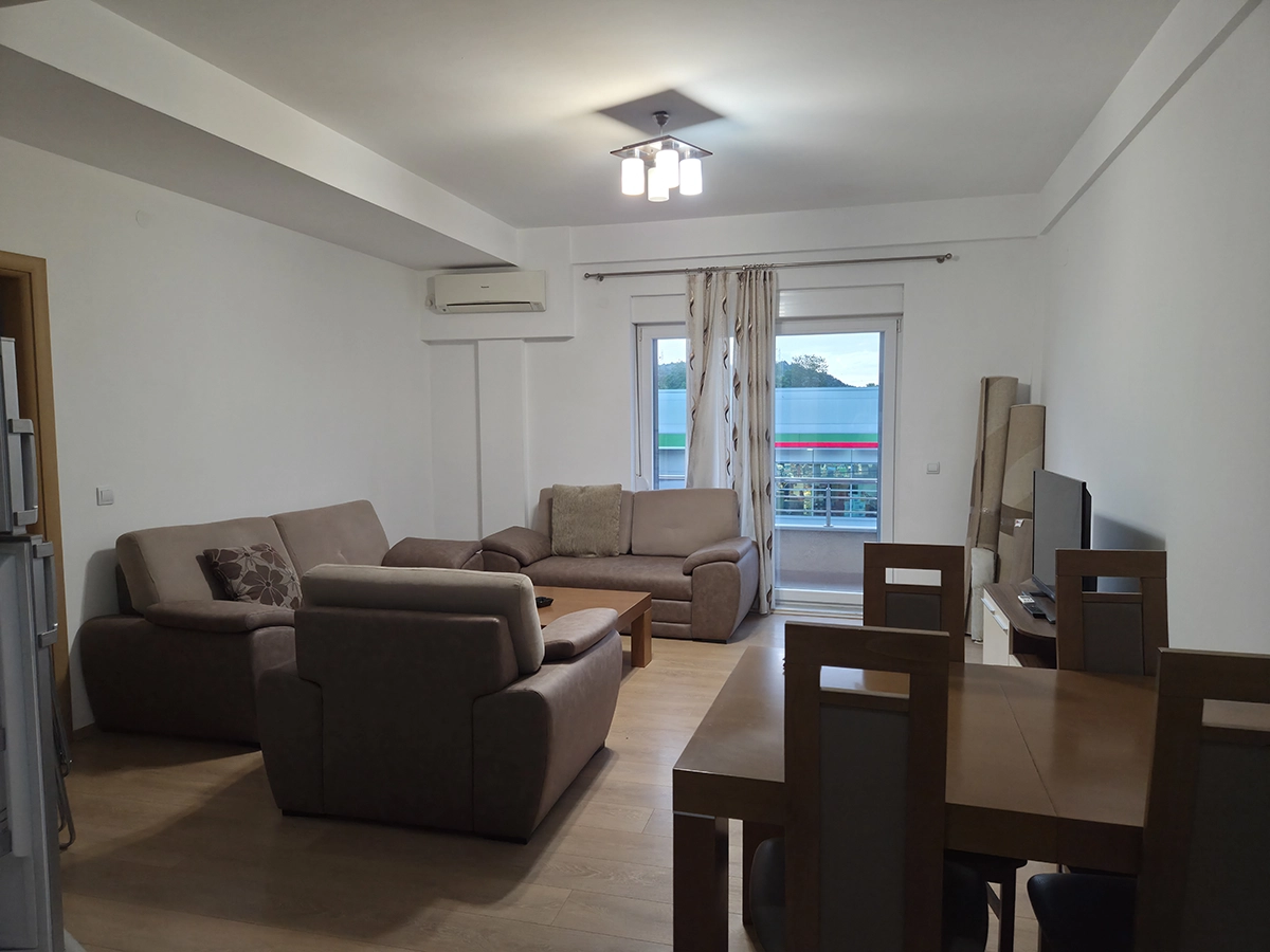 Two-Room Apartment 54 m² in Gevgelija with Parking